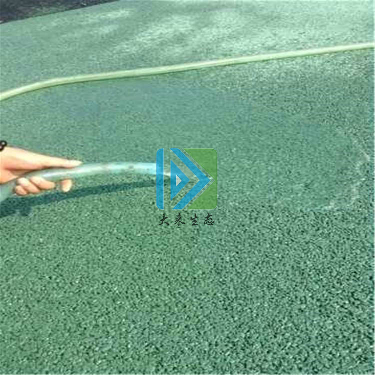 透水混凝土的養(yǎng)護(hù)重點(diǎn) 透水混凝土的養(yǎng)護(hù)重點(diǎn)